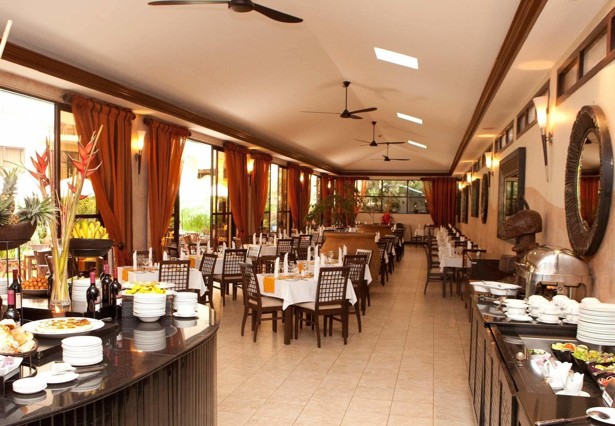 Protea Hotel By Marriott Kampala Eksteriør bilde